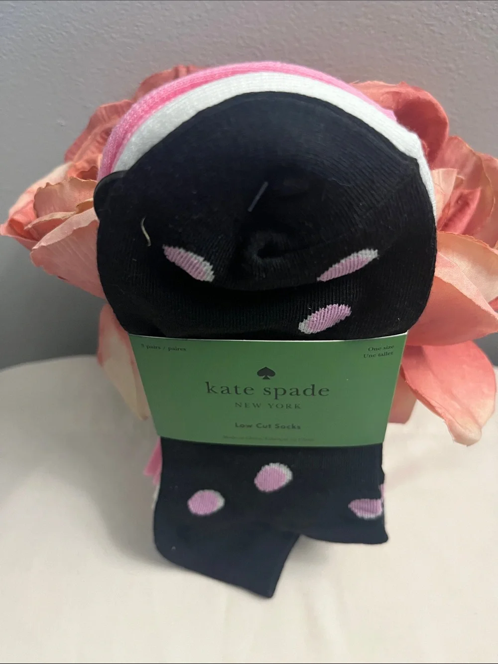 KATE SPADE NWT 3-Pairs of multicolor Footies. Size: 4-10. Black, Pink & White.